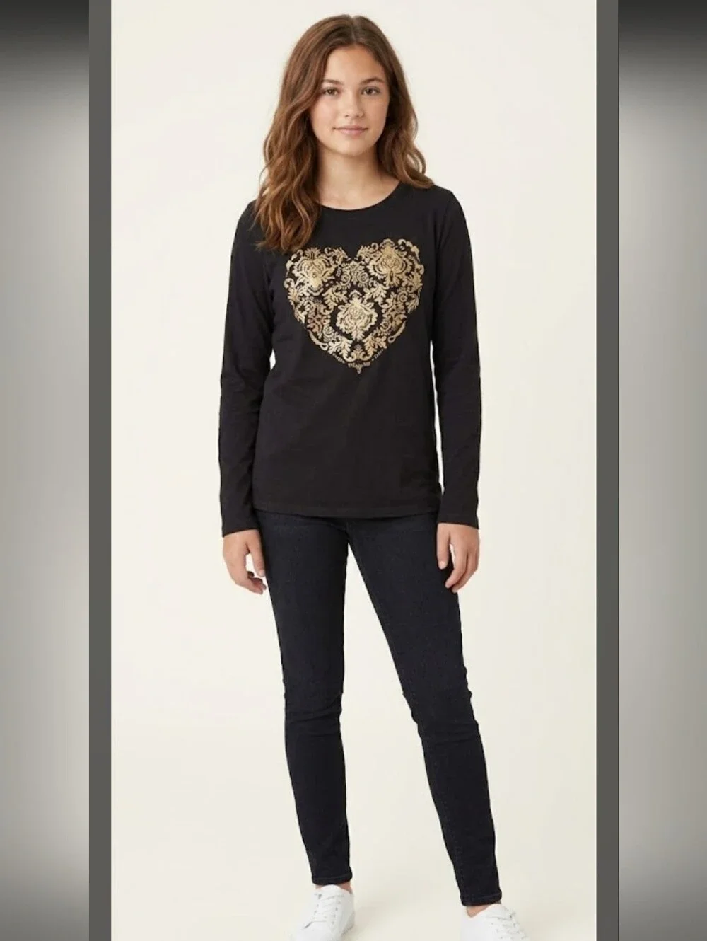 The Children’s Place Girls GUC Black Gold Heart Long Sleeve XXL (16) Modeled